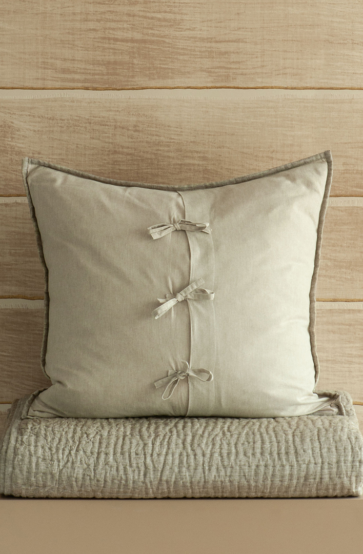 Bianca Lorenne Misaka Light Moss Bedspread | Luxury Linen Bedspread NZ image 4